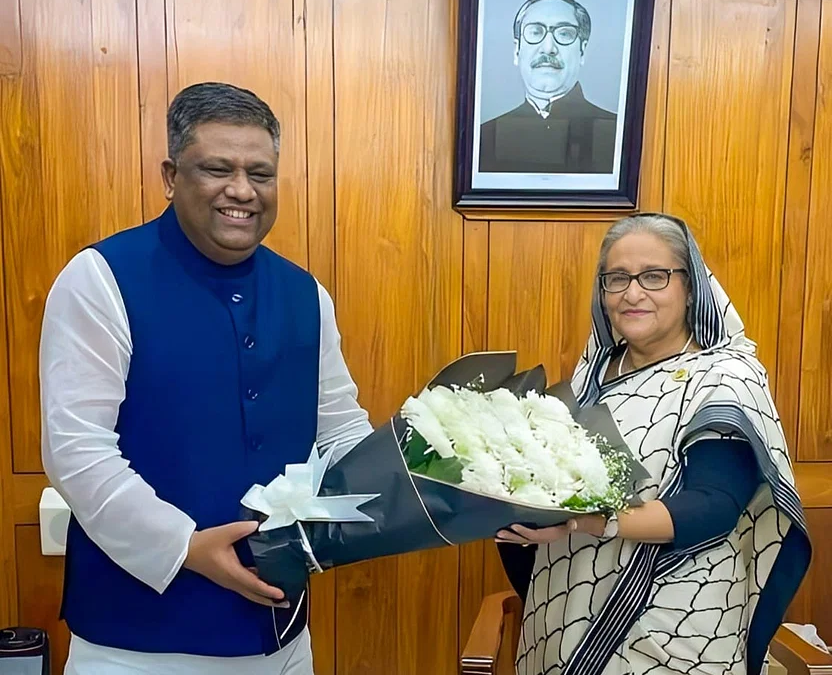 সিলেট সিটি নির্বাচন প্রার্থী হচ্ছেন না আরিফুল হক চৌধুরী: সহজ জয়ের পথে আনোয়ারুজ্জামান চৌধুরী